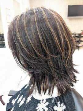 ヘアーデザインムーヴ(Hair design MOVE) 白髪ぼかしハイライト　ミディアム　ウルフ