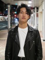 サン(3)&nbsp;センターパート　前下がりウルフ　波巻きスパイラル　黒髪　1