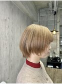 王道ミルクティーベージュケアブリーチハイトーン艶カラー