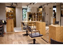 木の温もり溢れる落ち着いた空間