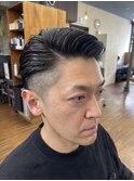 大人色気の刈り上げオールバックフェードビジネスショート