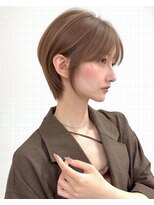 アマレット(Amaretto)&nbsp;大人可愛い小顔ショートボブ・耳掛け・透明感グレージュカラー