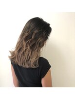 ルーツアイリー 心斎橋(ROOTS IRIE)&nbsp;10代20代◎外国人風バレイヤージュ☆ミディアムレイヤー