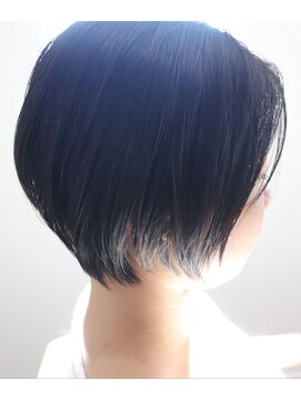 ウィスカーヘアー(whisker hair) 前下がりショートボブ