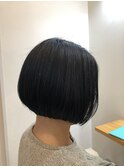 重め前下がりボブ