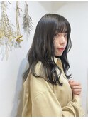 暗めでも透明感!ヌードグレージュ×こだわりデザインカット