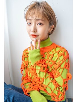 レゴ(REGO) グレージュカラーシルキーべージュ、デザインカラー斜めバング