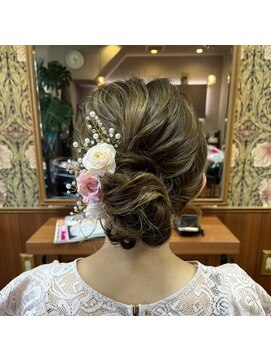 ルーシーヘアー(Luci Hair) シニヨンヘア