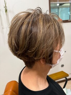 レイファ(REIFA) ハイライト+グラデーションショートボブ