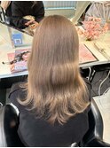 ホワイトグレージュ