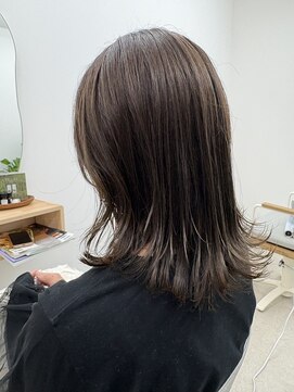 ロリ(Loli) ミディアムレイヤー/ウルフ/レイヤーカット/ウルフカット