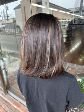 ジョリ フィーユ(jolie fille) 外はねホワイトハイライト