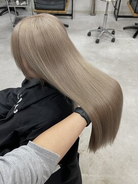 ハイトーンホワイトミルクティーベージュヌーディーカラー岡山駅