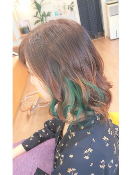 レオラ(leola)の写真/“低アルカリ処方”で髪に優しく、高発色×ツヤ感のある髪色に♪あなたの魅力を引き出すカラーをご提案◎