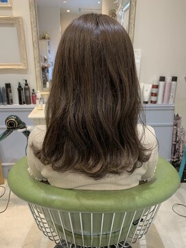 リタ(Lita) ベージュカラー