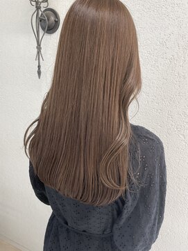 エメ 小山(Aimer) 透明感ベージュ