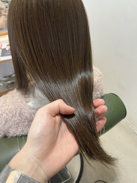 ヘアデザイン ジル(Jill) オリーブグレージュ/透明感カラー