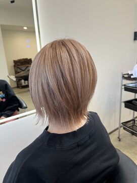 クオン 伊勢崎(QUON.) ハイトーンカラー/レイヤーボブ