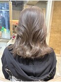 切りっぱなしボブ外ハネ外国人風ボブヘーゼルベージュアッシュ