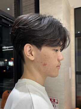 カルム(kalm) 毛流れセンターパートニュアンスパーマカルマヘアメンズパーマ