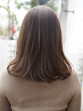 ビュートリアム 福岡(BEAUTRIUM) "大人可愛い"ふんわりミディアムレイヤーカット　福岡/天神/警固