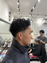 キューカンバー(CUCUMBER)&nbsp;ピンパーマ　テーパーフェード　メンズ