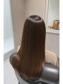 ルーム(room)&nbsp;髪質改善ストレートで、柔らかい質感でまとまる髪に。