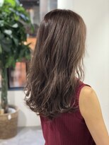 フォーク(FOLK)&nbsp;外国人風フェザーロング_ラベンダーグレージュ_ラフウェーブ