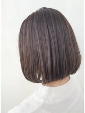 ジーナ 梅田(Zina) 【Zina 梅田】　前下がり耳かけボブ★ナチュラルストレート