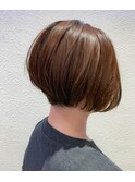 襟足スッキリ。前下がりショートボブ。
