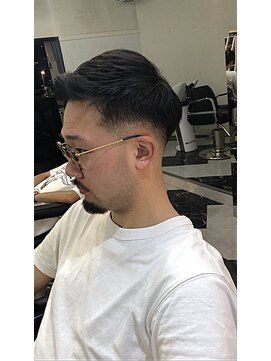 メリケンバーバーショップ フクオカ(MERICAN BARBERSHOP FUK) かき上げヘアショートレイアーくせ毛風パーマコンマヘア87