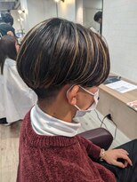 コワファーストナガサキシャンプーボーイ(COIFF1RST NAGASAKI SHAMPOO BOY)&nbsp;コントラストハイライト×前下りセンターパート