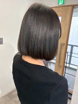 ミュラ(mulah) 艶カラーオリーブグレージュ＊ミディアムボブ透明感カラー