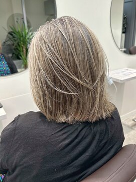 くびれショートボブ40代50代グレイカラー白髪染め白髪ぼかし