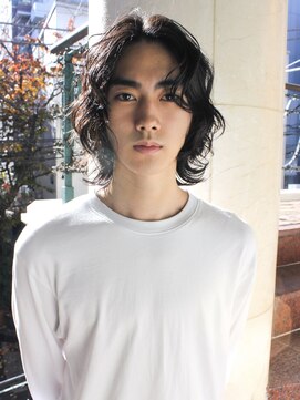 ミディアムウルフ/センターパート×パーマ