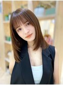 レイヤーカット　ストレートヘア　ワイドバング　イメチェンヘア