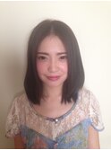 ナチュラルセミディセンターパートのワンカールラウンドボブ