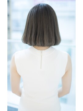 ソワリー 栄(THOiRY) 小顔カットが得意なスタイリストby坂元