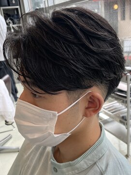 フィフス 原宿(fifth) センターパート刈り上げニュアンスパーマワンカールパーマウルフ