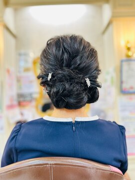 美容室 ティンカーベル シニヨンアップ