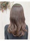 ナチュラルくびれヘア大人可愛いグレージュカラーゆるふわロング