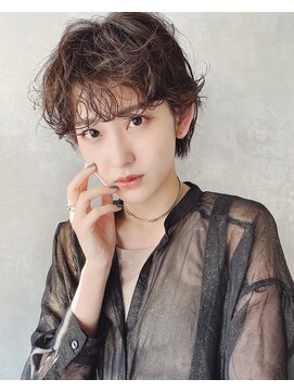 ホロ(hollo) マッシュショートプードルパーマ