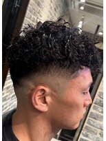 ミリオンバックス 御徒町店(Million Backs)&nbsp;スペインカール/スキンフェード/前下がりマッシュ<理容室>