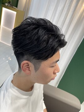 グレーベン 木場(GREVEN) ツーブロックフェザーショート