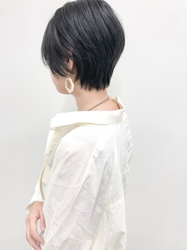 アカンサス バイ ミリー 高槻店(acanthus by milly) 大人ヘアショートスタイル×ダークカラー 中山