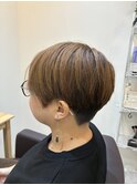 丸みを残した前下がりショート