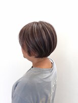 ロッカ(ROCCA) 白髪ぼかしハイライト×大人女性×丸みショート