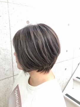 ヘアープロデュース マギカコレクション(magica collection) 外国人風コントラストカラー ショートグレージュ