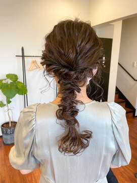 スリーバイザサロン(THREE by the salon) タイト編みおろし♪