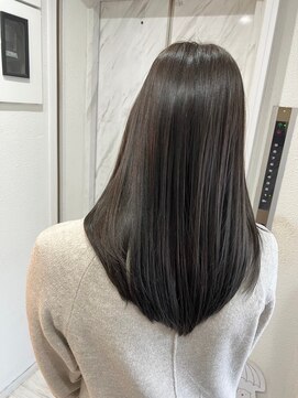 ナンバー ブラオ 名古屋栄(N° blao) ダークカラー アッシュグレー ダークトーン 艶髪ストレート